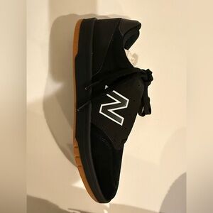 NEW BALANCE NUMERIC NM425BNG - BLACK/WHITE - GUM